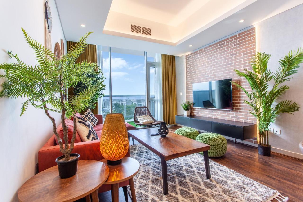 Live Here, Enjoy Waters Of Arabian Gulf Apartment
