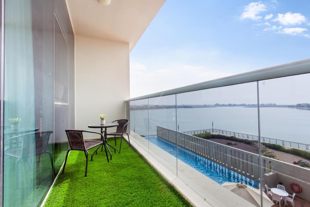 Live Here, Enjoy Waters Of Arabian Gulf Apartment *
